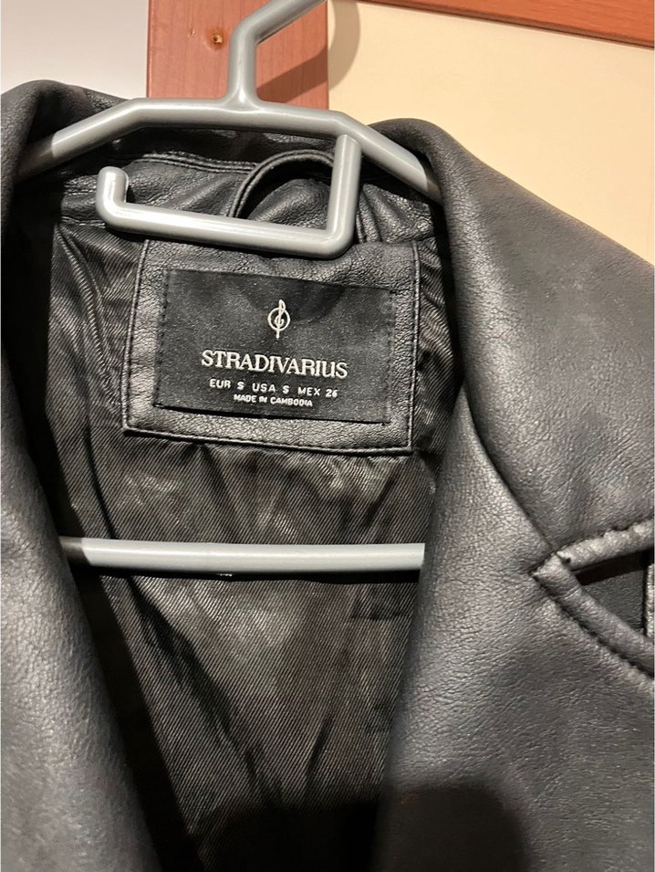 Stradivarius Siyah Deri Ceket — görsel 2/3
