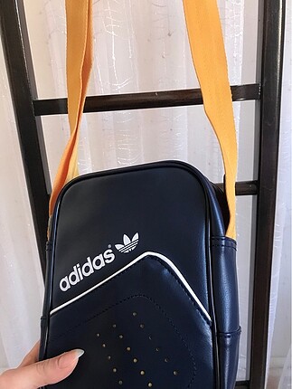  Beden Adidas deri çanta