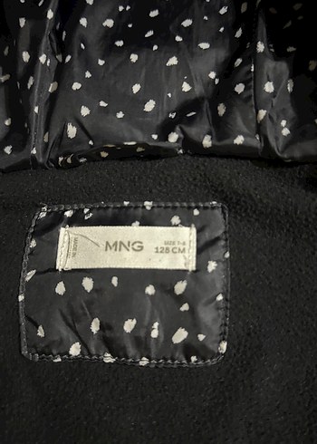 Kız Çocuk Siyah Kapüşonlu Kürklü Yelek - Görsel 3