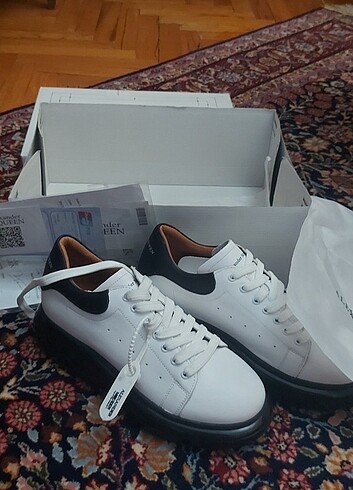 Alexander McQueen 36