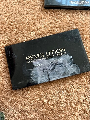 Revolution Far paleti
