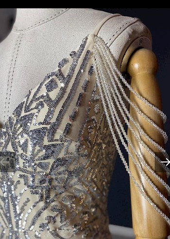 Bej İşlemeli Uzun V Yaka Kadın Abiye Elbise - Görsel 5