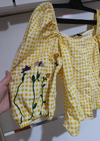 Sarı Nakışlı Kısa Düğmeli Bluz - Görsel 2