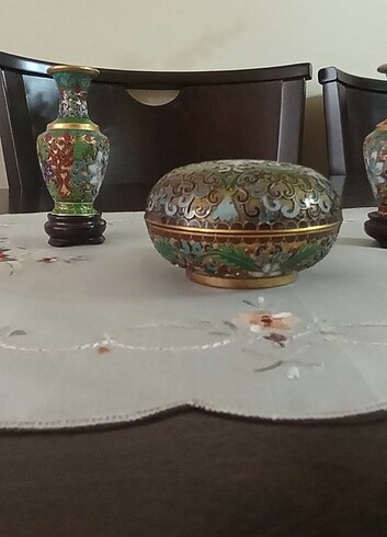 Cloisonne 2 adet vazo ve 1 adet kapaklı kutu 