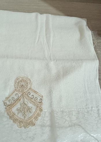 Nakışlı Beyaz Havlu - Görsel 2