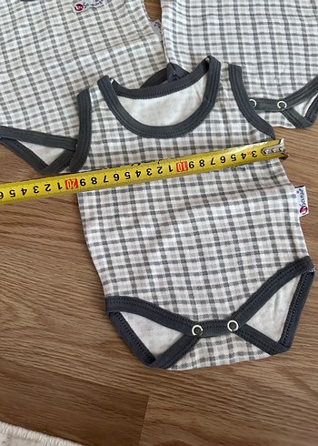 Gri Kareli Pamuklu Askılı Bebek Body - Görsel 4