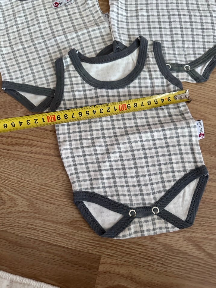 Gri Kareli Pamuklu Askılı Bebek Body - Görsel 4