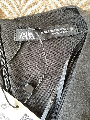 Zara Zara derin dekolte detaylı askılı bluz