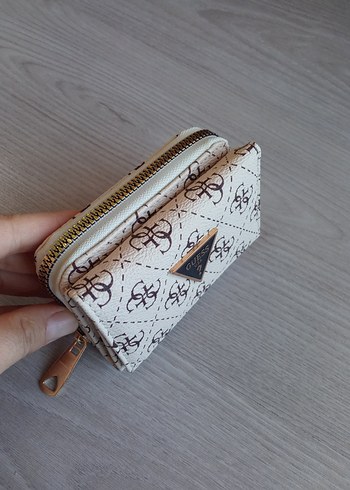 Diğer Guess Beyaz Baskılı Kadın Cüzdanı
