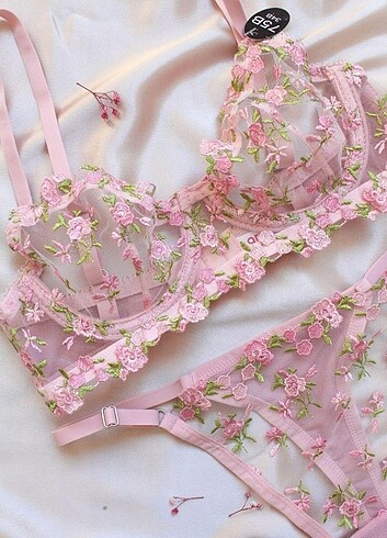 Pembe dantelli bralet takım (sütyen&tanga)