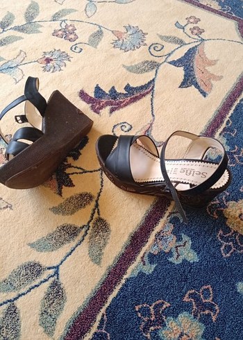 Zara Kahverengi Nakışlı Dolgu Topuklu Sandalet