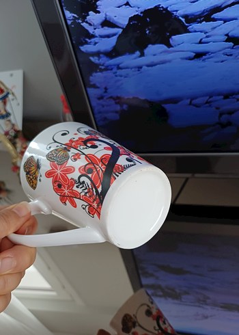 Kelebek ve Çiçek Desenli Beyaz Kupa - Görsel 3