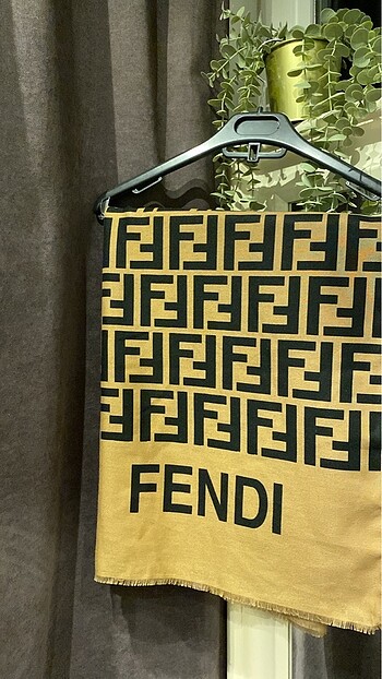 Fendi şal