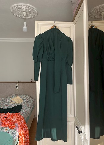 Kemer Detaylı Uzun Yeşil  Elbise - Görsel 2