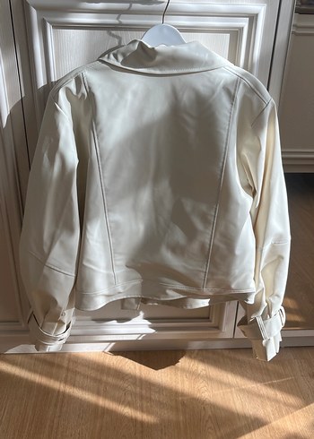 Beyaz Yüksek Yakalı Salaş Kadın Deri Ceket - Görsel 3