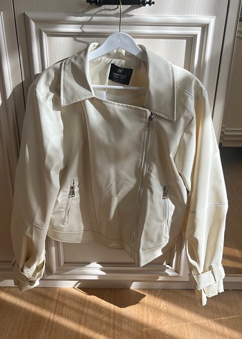 Beyaz Yüksek Yakalı Salaş Kadın Deri Ceket - Görsel 2