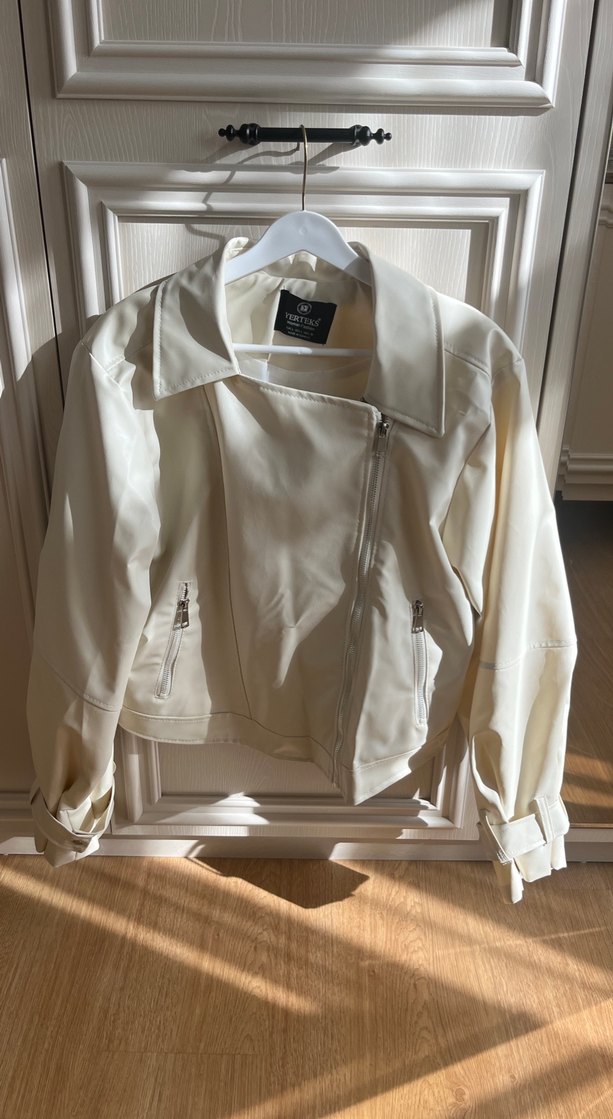 Beyaz Yüksek Yakalı Salaş Kadın Deri Ceket - Görsel 2