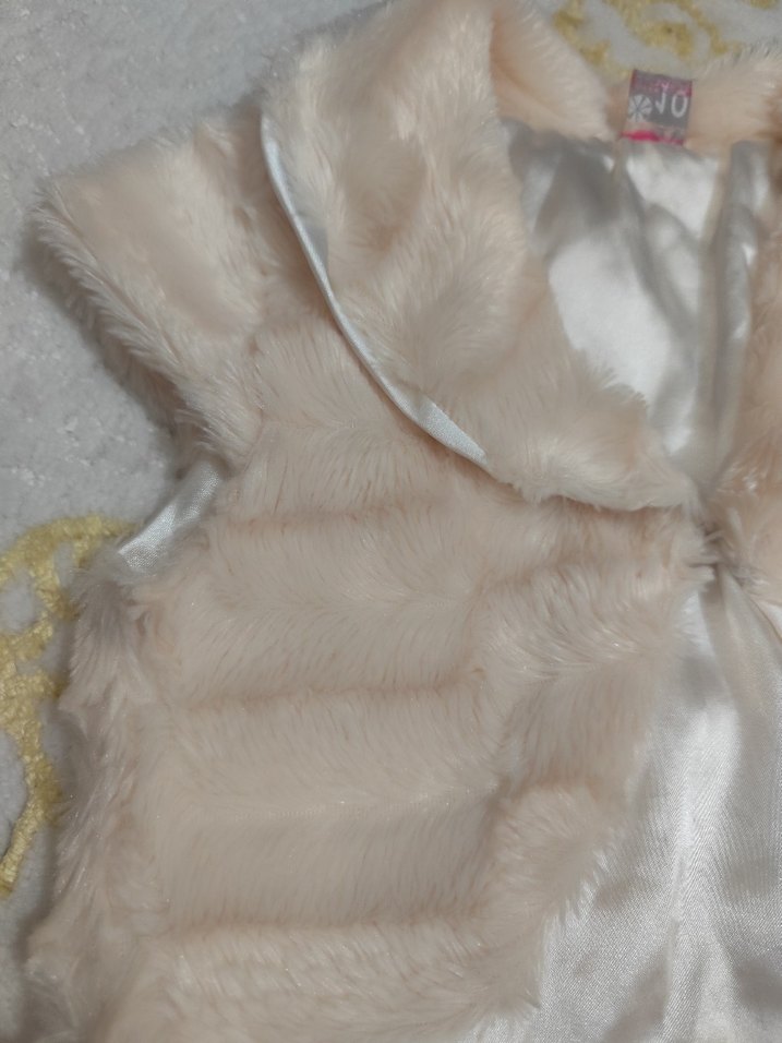Kız Çocuk Bej Kürklü Kolsuz Yelek - Görsel 2