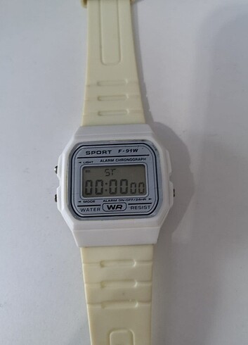  Beden beyaz Renk F-91 model saat