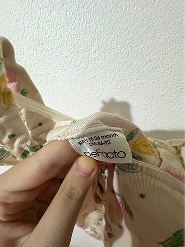 Defacto 1 kez giyildi beden küçül geldiği için kullanılmadı