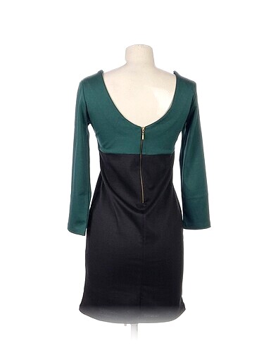 l Beden PreLoved Kısa Elbise %70 İndirimli.