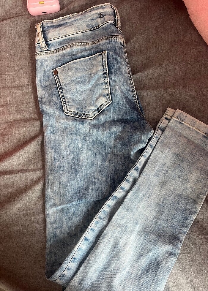 Yırtmaclı kot pantolon - Görsel 3