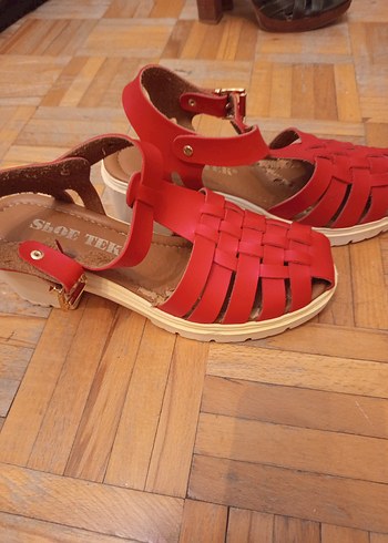 Shoe Tek Kırmızı Deri Kadın Dolgu Topuk Sandalet