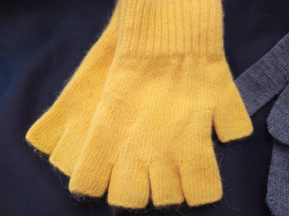 Sarı ve Gri Örgü  Eldivenler - Görsel 2