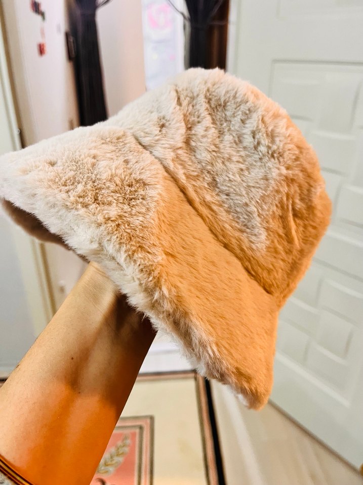 Bej Kürklü Kadın Peluş Şapka - Görsel 3