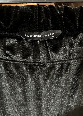 Kadın Siyah Parlak Kadife Kumaş Rahat Kesim Pantolon - Görsel 4