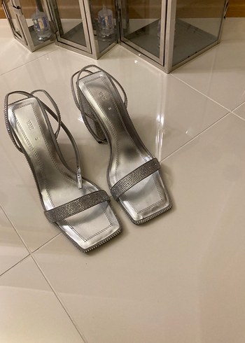 Gri Taşlı Topuklu Kadın Ayakkabı - Görsel 3