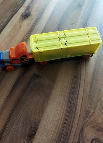 Hot wheels Araba fırlatan, çarpışan tır