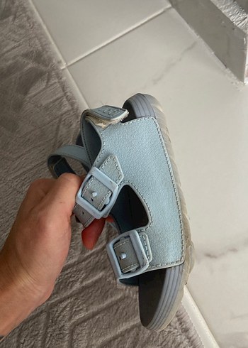 25 Beden Mavi ve Gri Tokalı Erkek Çocuk Sandalet