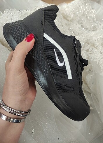 Nike Kadın spor ayakkabı