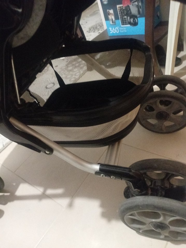 Siyah Bebek Arabası - Görsel 3