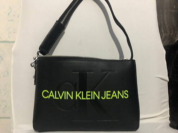 Calvin Klein Yeni Sezon Çanta Calvin Klein Kol Çantası %20 İndirimli -  Gardrops