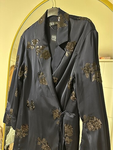 Zara Payetli saten kimono blazer ve pantolon