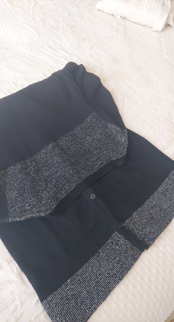 Siyah Düğmeli Uzun Kollu Kadın Hırka - Görsel 3