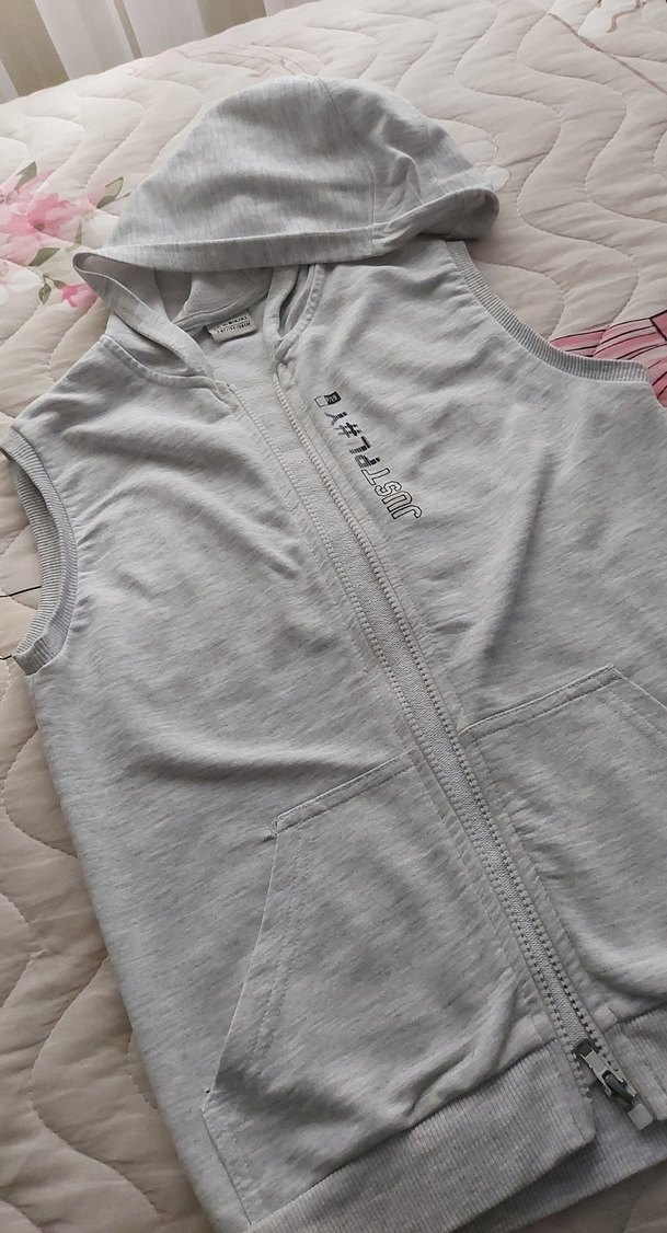 Erkek Çocuk Gri Kapüşonlu Fermuarlı Yelek - Görsel 3