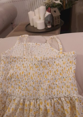 Sarı Nakışlı Fırfırlı Kız Elbise - Görsel 3