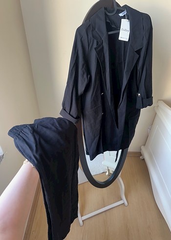 Zara Siyah Minimal Takim