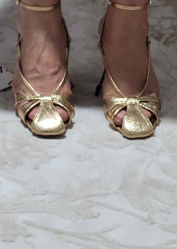 Altın Renkli Stiletto Topuklu Kadın Sandalet Zara marka . - Görsel 14