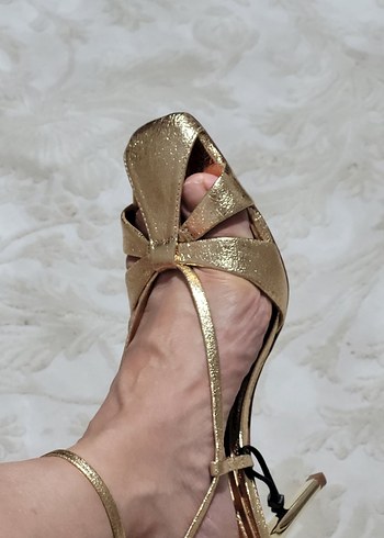 Altın Renkli Stiletto Topuklu Kadın Sandalet Zara marka . - Görsel 11