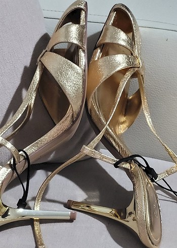 Altın Renkli Stiletto Topuklu Kadın Sandalet Zara marka . - Görsel 13