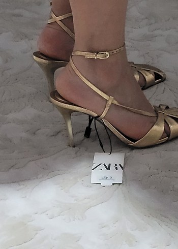 Altın Renkli Stiletto Topuklu Kadın Sandalet Zara marka . - Görsel 8