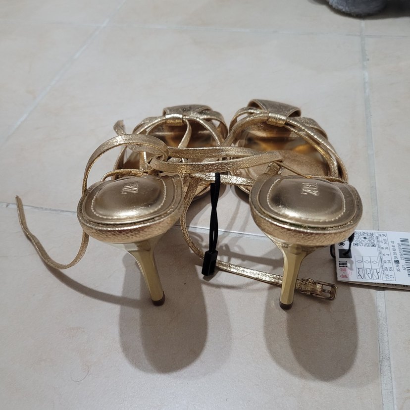 Altın Renkli Stiletto Topuklu Kadın Sandalet Zara marka . - Görsel 5