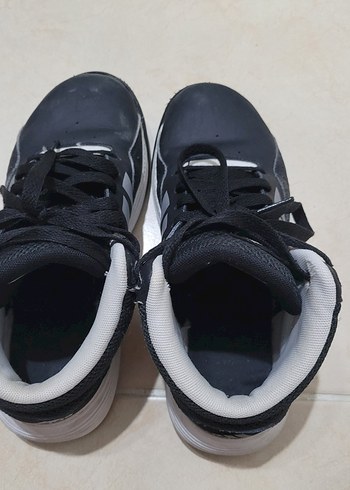 Siyah-Gri Bağcıklı Erkek Çocuk Spor Ayakkabı Adidas marka . - Görsel 2