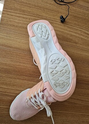 31 NUMARA skechers kız çocuk ayakkabısı.