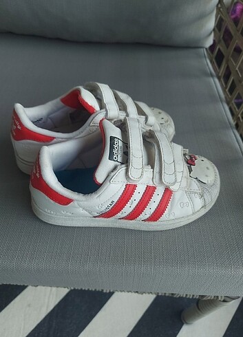 30 Beden beyaz Renk Adidas spor ayakkabı