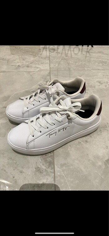 Tommy Sneakers